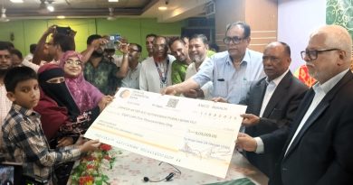 ফেনীতে বেঙ্গল ইসলামি লাইফ কর্তৃক মৃত্যু দাবির চেক  হস্তান্তর
